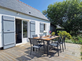 Comfortable holiday home on large garden plot in Locquirec